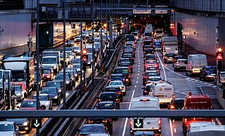 Berufsverkehr in München. Tagtäglich fährt die Bevölkerung einer Großstadt von außerhalb zum Arbeiten in die bayerische Landeshauptstadt. (Symbolbild) - Matthias Balk/dpa