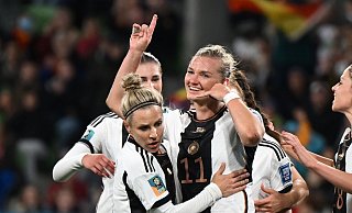 Alexandra Popp (M) hatte mit den DFB-Frauen gegen Marokko leichtes Spiel. - Sebastian Christoph Gollnow/dpa