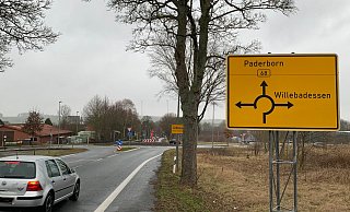 Der Kreisel an der südlichen Ortseinfahrt nach Lichtenau kann laut Straßen NRW nicht als Vorbild für Dörenhagen dienen, weil er sich in geschlossener Ortslage befindet. - Jens Reddeker