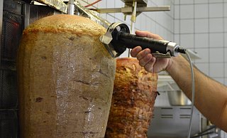 In Löhne sind unter anderem vier Dönerspieße gestohlen worden. - Vivien Tharun