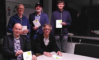 Klaus Gerkensmeier (v. l.) Wulf Thoma, Thorsten Wessel und Martin Heinrichs beraten ehrenamtlich angehende Selbstständige. Tristan Stolte von der Stadt Löhne kümmert sich um den Rahmen. - Judith Gladow