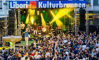 Dreadnut Inc. sorgt auf der Kulturbrunnen-Bühne für mächtig Stimmung. - BESIM MAZHIQI
