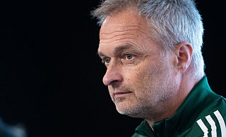 Bundestrainer Christian Wück muss lange auf Mittelfeld-Antreiberin Lena Oberdorf verzichten. - Marius Becker/dpa