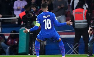 Erst Torjubel, dann Verletzung: Kylian Mbappé muss eine Zwangspause einlegen. - Michel Euler/AP/dpa