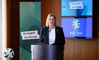 Bundesinnenministerin Nancy Faeser hat Grenzkontrollen während der EM im Sommer angekündigt. - Bernd von Jutrczenka/dpa