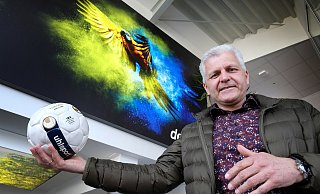 Dietrich Amtenbrink (56) und das Werbetechnik-Unternehmen "declaro" setzen Reklamebotschaften auffällig in Szene und betreuen dabei 45 bis 50 Vereine aus ganz Deutschland. - Andreas Frücht