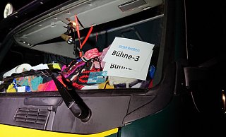 Der Truck transportierte Bühnen-Material der Ehrlich Brothers, die gerade ihre große Deutschland-Tournee gestartet haben. - Copyright by VN24.nrw Axel Ruch