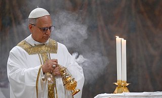 Am Morgen nach seiner Wahl zelebrierte der neue Papst eine Messe in der Sixtinischen Kapelle. - Uncredited/Vatican media/AP/dpa
