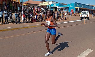 Die ugandische Marathonläuferin Rebecca Cheptegei ist nach einem Brandangriff gestorben. - Uncredited/AP/dpa