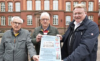 Franz-Josef Kaup (2. Vorsitzender AFV; v. l.), Hubert Tegethoff und Matthias Köhne (Vorstand). - Thomas Kube