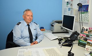 Bezirksbeamter Joachim Gildehaus in seinem neuen Büro im Erdgeschoss des Rathauses. - Mareike Köstermeyer