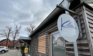 Bislang hat sich der Gesundheitskiosk "Klara" in Versmold im Kreis Gütersloh noch nicht zum lebendigen Dorfmittelpunkt entwickelt. Im Gegenteil: Die Türen sind verschlossen. - Tasja Klusmeyer