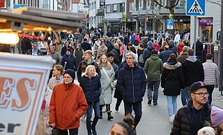 Für den verkaufsoffenen Sonntag hatte das Demag-Organisationsteamviel auf die Beine gestellt. Die Innenstadt war voll. - Regina Brucksch