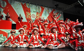 Insgesamt 150 Tänzerinnen und Tänzer drücken dem stimmungsvollen Gala-Abend des Frohsinns der KG Helü in der Stadthalle ihren Stempel auf. - Rainer Stephan