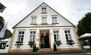 Zentral in Harsewinkel: Der Gasthof Wilhalm in der Dr.-Pieke-Straße. - Tobias Schreiner