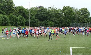 Das gewohnte Bild nach dem Start beim Oetinghauser Volkslauf – eines, das es in diesem Jahr nicht geben wird. - Yvonne Gottschlich