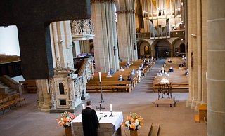So sah es im Mai vergangenen Jahres bei den ersten Gottesdiensten mit Maske und Abstand nach der Coronapause in der Münsterkirche aus. - Ralf Bittner