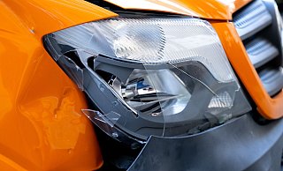 Symbolbild: Bei einem Unfall in Bünde ist eigentlich nur ein Blechschaden entstanden. Am Ende kassieren aber gleich zwei Personen eine Anzeige. Und eine davon war nicht mal bei dem Crash anwesend. - picture alliance/dpa