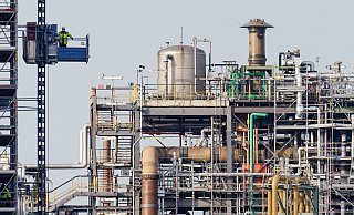 Der Energieverbrauch der Industrie ist gestiegen - etwa in der Chemiebranche. (Symbolbild) - Uwe Anspach/dpa
