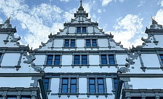 Noch ist offen, in welcher Konstellation der neu gewählte Stadtrat im Paderborner Rathaus künftig Mehrheiten für wichtige Entscheidungen treffen wird. - Nikola Becker