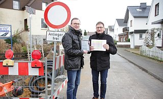 Im Wiesenweg, der Bischof-Bruns-Straße und im Liboriweg werden in Borgholz Wasserleitungen und Hausanschlüsse saniert, Erdgasanschlüsse und Leerrohre fürs Breitband gelegt. - Dieter Scholz
