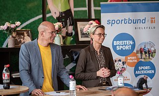 Ingo Nürnberger und Christiana Bauer stellen sich den Fragen und Anregungen aus den Bielefelder Sportvereinen. - Felix Brenneke Ingo Nürnberger und Christiana Bauer stellen sich den Fragen und Anregungen aus den Bielefelder Sportvereinen. - Felix Brenneke