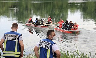 Um die Oberfläche des Sees abzusuchen, waren mehrere Boote im Einsatz. - Thorsten Heß