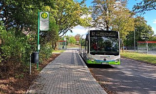 Die Linie 62 hält stündlich vor der Gesamtschule. Doch offensichtlich hat es nach Aussage mehrerer Schüler einen Busfahrer gegeben, der die Schüler zunächst nicht transportieren wollte. Dies ist nur ein Beispielbild: Es zeigt nicht den thematisierten Bus bzw. Fahrer - Silke Derkum-Homburg