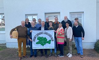 Stellten das Bündnis vor: Jürgen Storck (v.l.), Anja Hüske, Peter Bechauf, Hans-Herbert Obermowe, Nils Wörmann, Hermann Dedert, Ulf Dreier, Jonas Bohnenkamp, Matthias Ebmeyer, Beate Kipp, Detlef Gehring, Christiane Lindenschmidt, Jochen Höner, Carl-Mauritz von Laer. - Jobst Lüdeking Stellten das Bündnis vor: Jürgen Storck (v.l.), Anja Hüske, Peter Bechauf, Hans-Herbert Obermowe, Nils Wörmann, Hermann Dedert, Ulf Dreier, Jonas Bohnenkamp, Matthias Ebmeyer, Beate Kipp, Detlef Gehring, Christiane Lindenschmidt, Jochen Höner, Carl-Mauritz von Laer. - Jobst Lüdeking