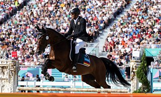 Marvin Dogue bei seinem Ritt im olympischen Finale. - Rolf Vennenbernd/dpa
