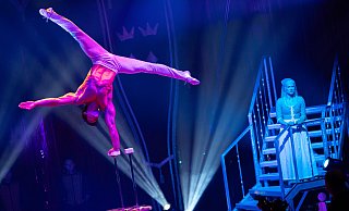 Der Paderborner Weihnachtscircus verzaubert jedes Jahr mit einer beeindruckenden Mischung aus Akrobatik, Comedy und faszinierenden Darbietungen. - Niklas Tüns