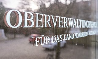 Das Oberverwaltungsgericht für Nordrhein-Westfalen entschied, dass eine langzeitkranke Lehrerin ärztlich untersucht werden darf. - Guido Kirchner/dpa