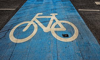Eine Radfahrerin stürzte und verletzte sich schwer. - Pixabay