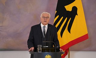 Bundespräsident Frank-Walter Steinmeier im Schloss Bellevue bei der Verkündung seiner Entscheidung: Er löst den Bundestag auf und setzt den 23. Februar als Wahltermin fest. - Sören Stache/dpa