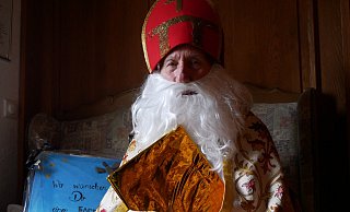 Werner Leßmann hat seinen großen Tag am 6. Dezember. Aber auch an anderen Tagen in der Weihnachtszeit bringt er mit seinen Auftritten Kinderaugen zum Strahlen. - Jemima Wittig