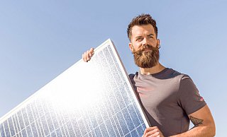 Der selbstgewonnene Sonnenstrom lässt sich mit den Lösungen von Fronius immer genau dort einsetzen, wo er grade benötigt wird. - Fronius Deutschland