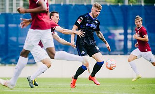 Ende Juni feierte der SCP um Stürmer Felix Platte einen 5:1-Testspielsieg gegen Verl. Am Samstag steigt eine Neuauflage dieses OWL-Duells. - Besim Mazhiqi