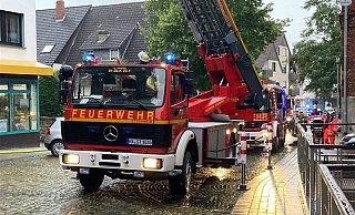 Im Einsatz: Die Feuerwehr in Steinheim. - Ariane Mönikes