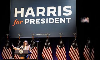 Das parteinterne Votum der Demokraten ist beendet, Kamala Harris hat volle Rückendeckung bekommen. - Stephanie Scarbrough/AP/dpa