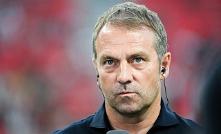 Trifft mit der DFB-Auswahl in Mönchengladbach auf die Squadra Azzurra: Bundestrainer Hansi Flick. - Foto: Federico Gambarini/dpa