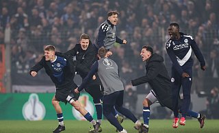 Grenzenlose Freude: Bielefeld feiert den Halbfinaleinzug. - Friso Gentsch/dpa