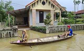 Seit einer Woche kämpfen Menschen in Vietnam mit schweren Überschwemmungen. (Archiv) - Mai Huy?n Trang/VNA/AP/dpa