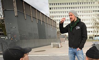 Björn Behr im Gespräch mit Kesselbrink-Besuchern. - Andreas Frücht