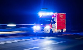 Eine 29-jährige Fahrerin ist bei dem Unfall auf der A2 bei Bad Oeynhausen schwer verletzt worden. - Marcel Kusch/dpa