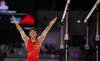 Nachfolger von Lukas Dauser als Barren-Weltmeister: Zou Jingyuan. - Dita Alangkara/AP/dpa