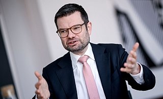 «Das deutsche Namensrecht ist offen gestanden mit der gesellschaftlichen Wirklichkeit in diesem Land nicht mehr kompatibel», sagte der federführende Justizminister Marco Buschmann (FDP). - Britta Pedersen/dpa