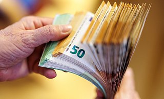 Das Geld wird in den Kommunen im Kreis Höxter händeringend gebraucht - doch wenn man genau drauf schaut, ist es so viel nicht. - picture alliance / dpa