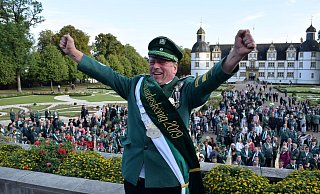 Neuer König: Hans-Christian Lummer freut sich über den Titel Bundeskönig 2019. - Anja Ebner