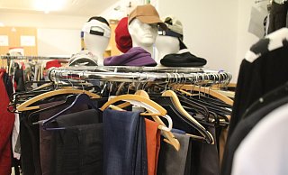 Die Kleiderkammer des DRK Bünde versorgt viele Menschen mit gut erhaltener Kleidung und Schuhen. - Björn Kenter