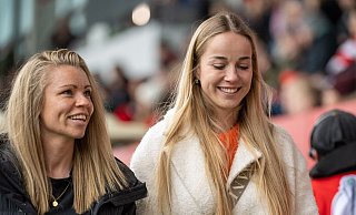 Linda Dallmann (l) und Giulia Gwinn stehen wieder im DFB-Kader für die beiden Nations-League-Spiele. - Christian Kolbert/Bildagentur Kolbert/dpa
